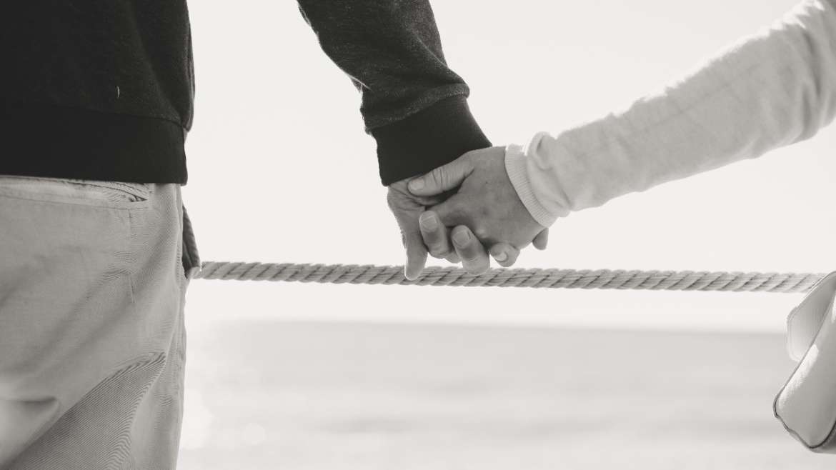 如果一起到老，你會如年輕時一樣的牽著我的手嗎？