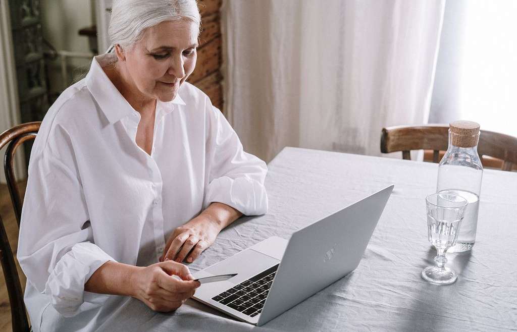 疫情下的熟齡網路商機